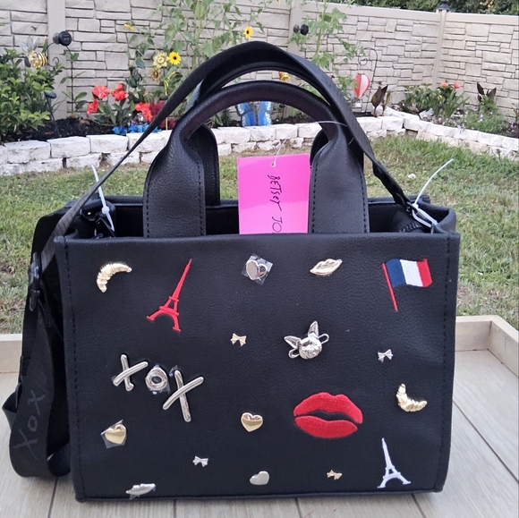 NWT BETSEY JOHNSON BLACK EMBOSSED CHARM TOTE - Picture 5 of 7